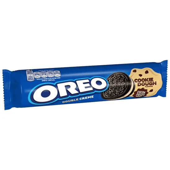 Oreo keksi u plavom pakiranju s oznakom Double Creme i cookie dough komadićima